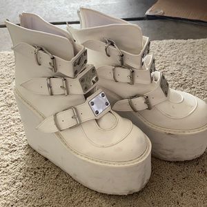 Demonia platform boots